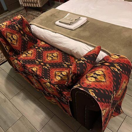 2 Op Terblanche Guesthouse Boksburg Bagian luar foto