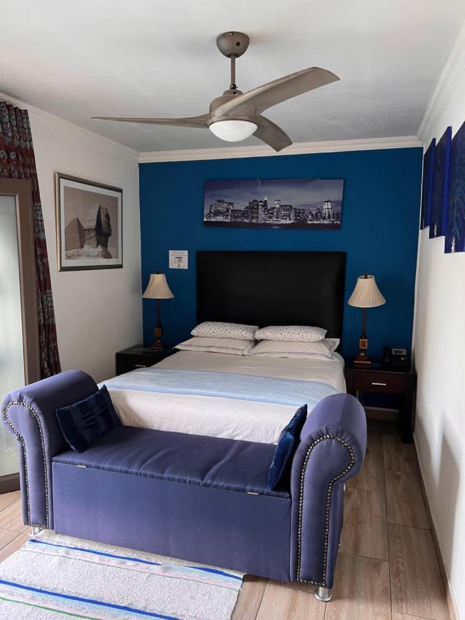 2 Op Terblanche Guesthouse Boksburg Bagian luar foto