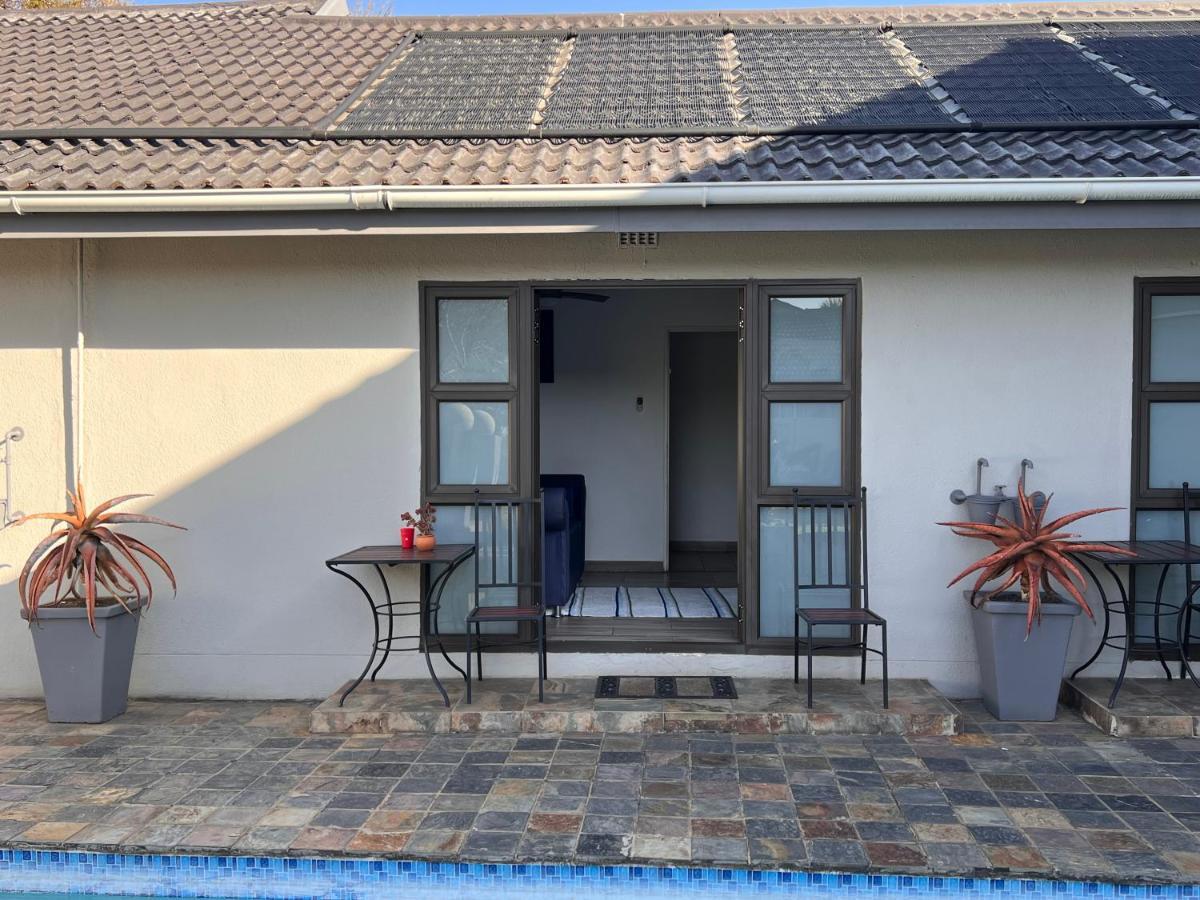 2 Op Terblanche Guesthouse Boksburg Bagian luar foto