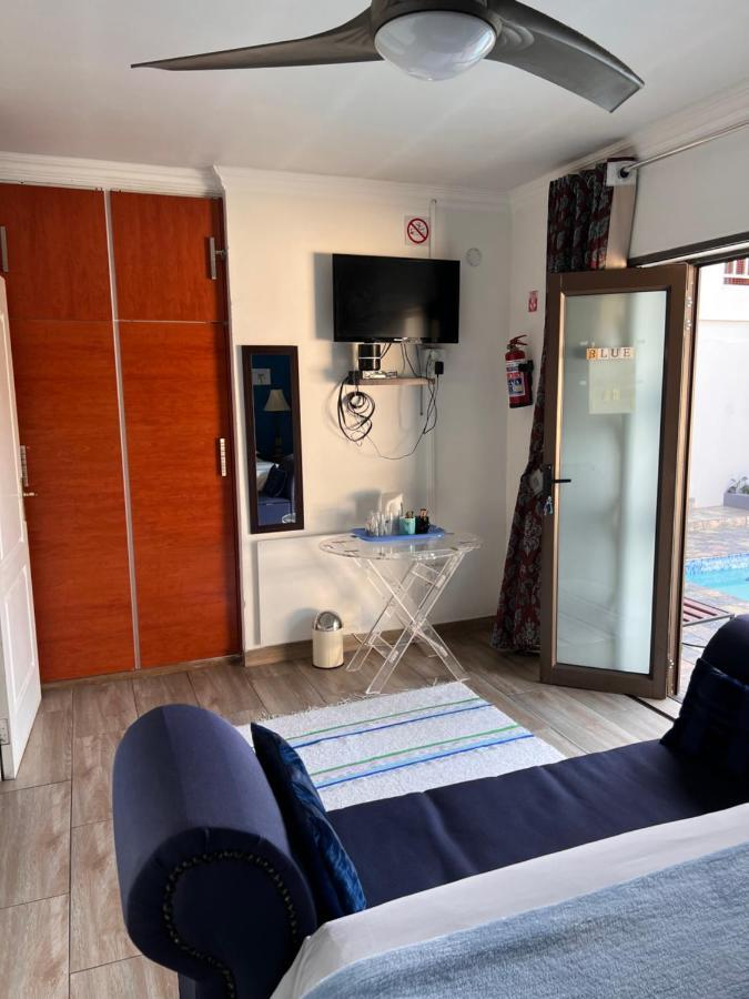 2 Op Terblanche Guesthouse Boksburg Bagian luar foto