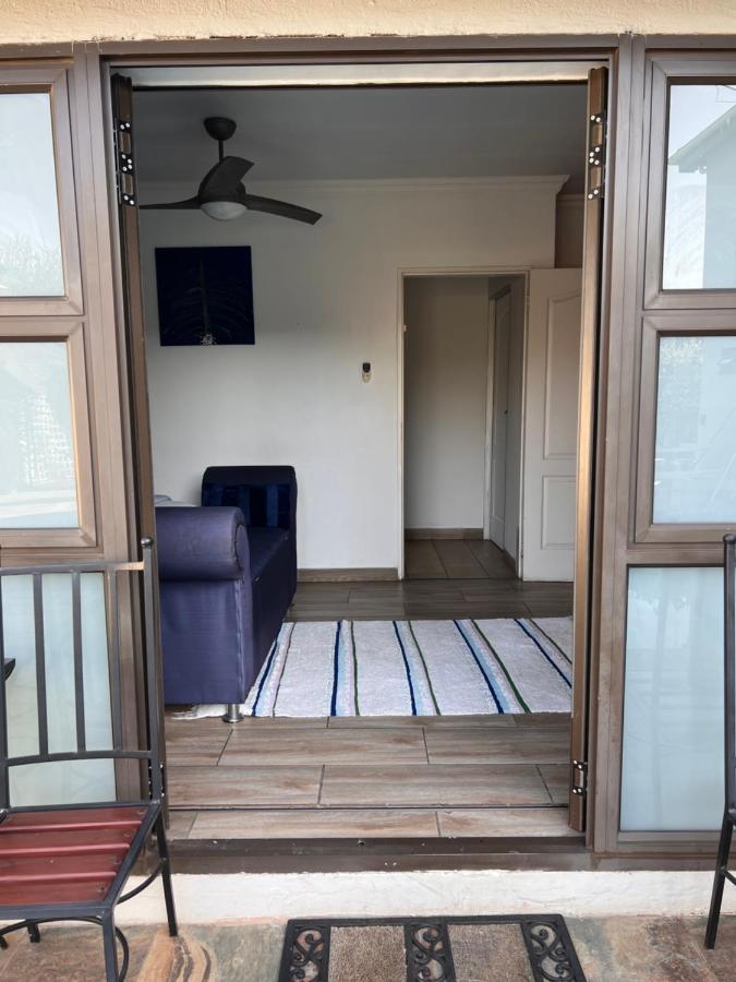 2 Op Terblanche Guesthouse Boksburg Bagian luar foto
