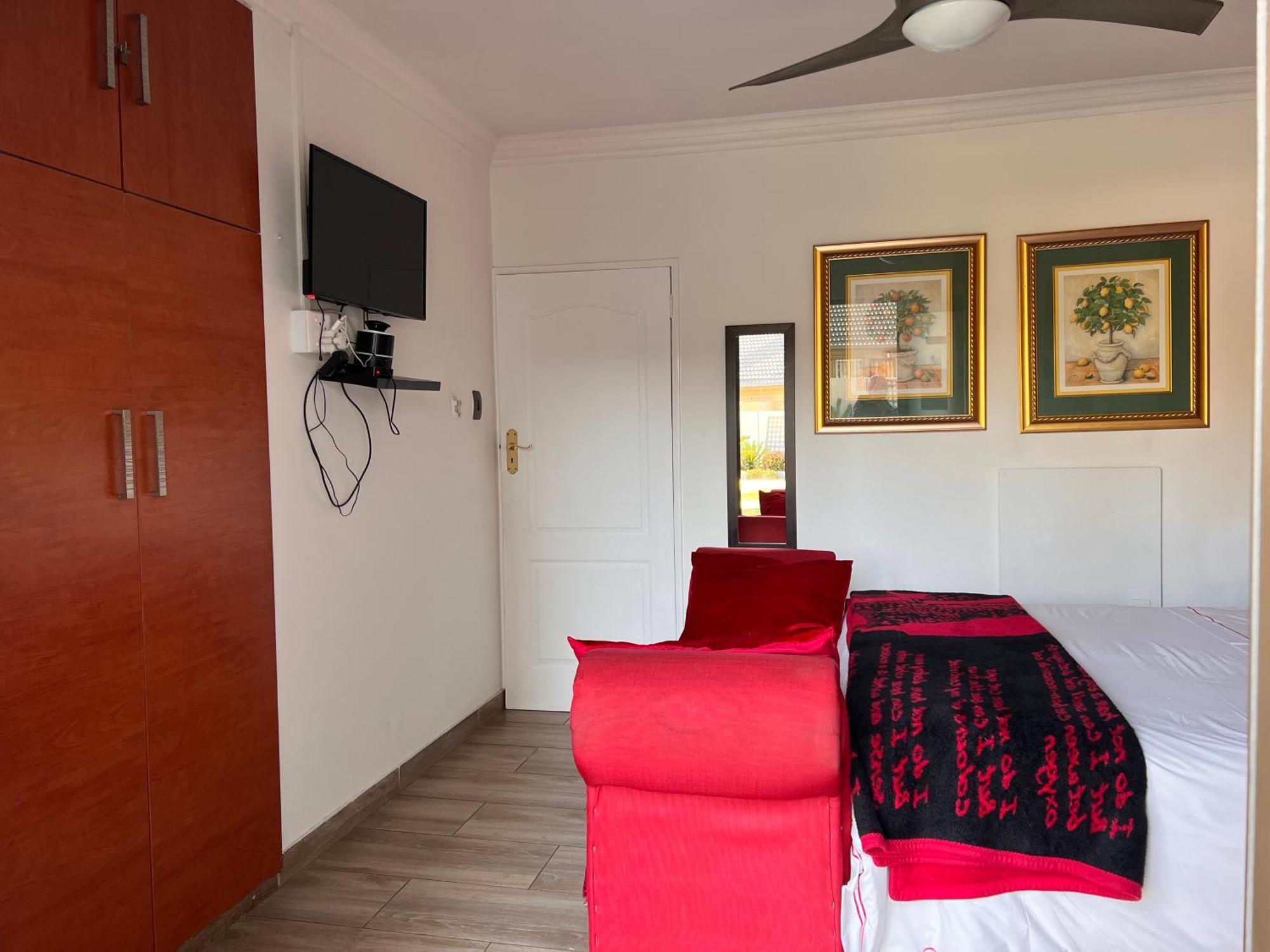 2 Op Terblanche Guesthouse Boksburg Bagian luar foto