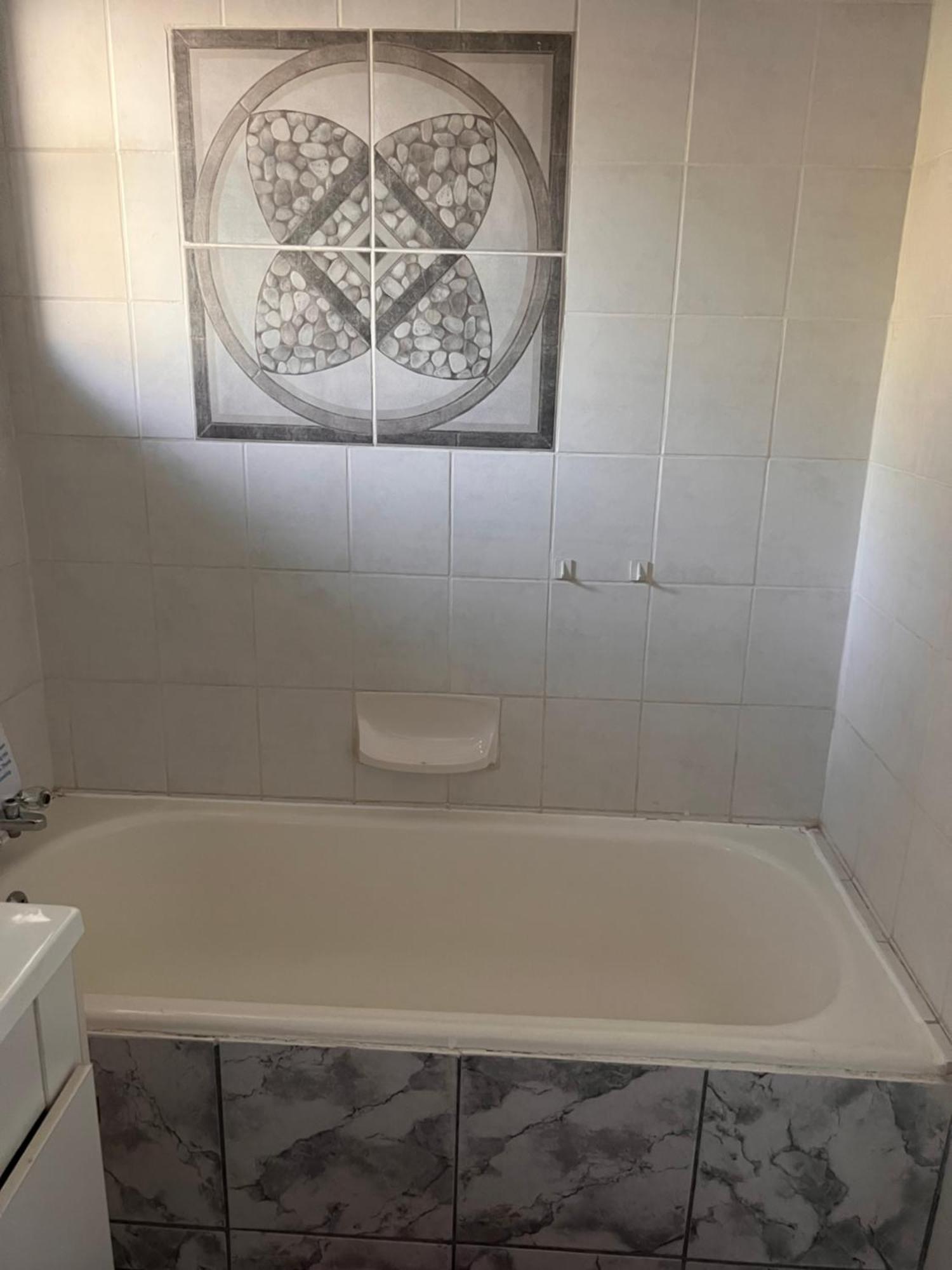 2 Op Terblanche Guesthouse Boksburg Bagian luar foto
