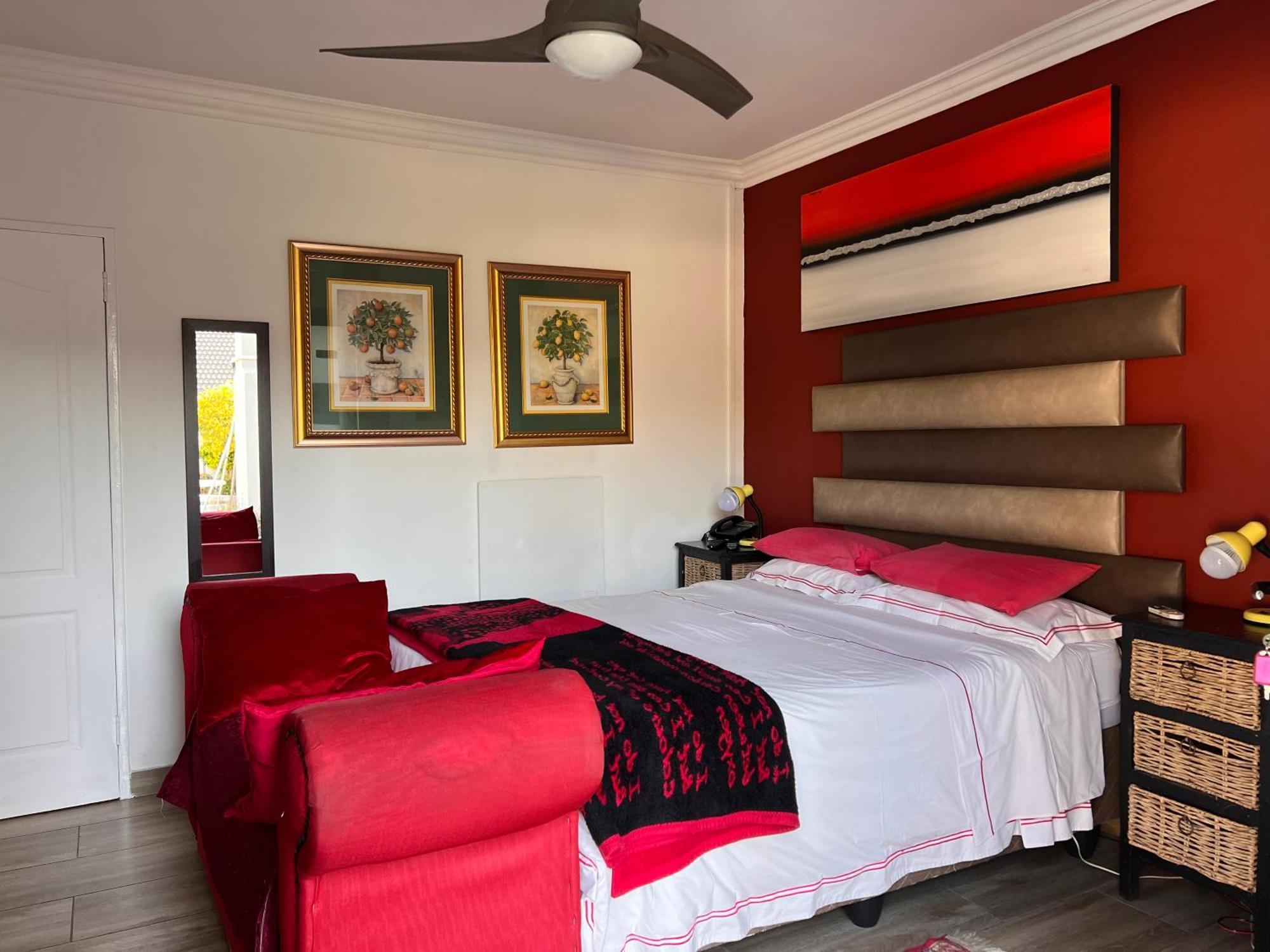 2 Op Terblanche Guesthouse Boksburg Bagian luar foto