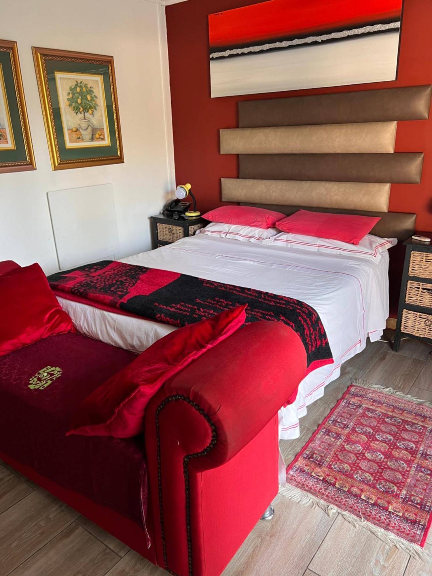 2 Op Terblanche Guesthouse Boksburg Bagian luar foto