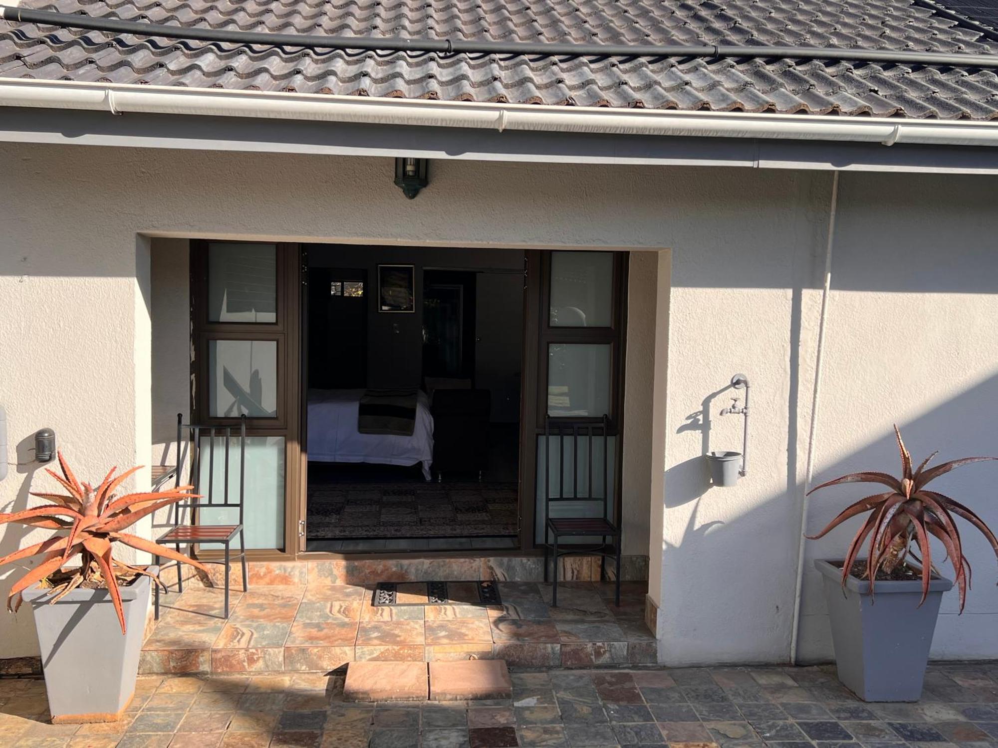 2 Op Terblanche Guesthouse Boksburg Bagian luar foto