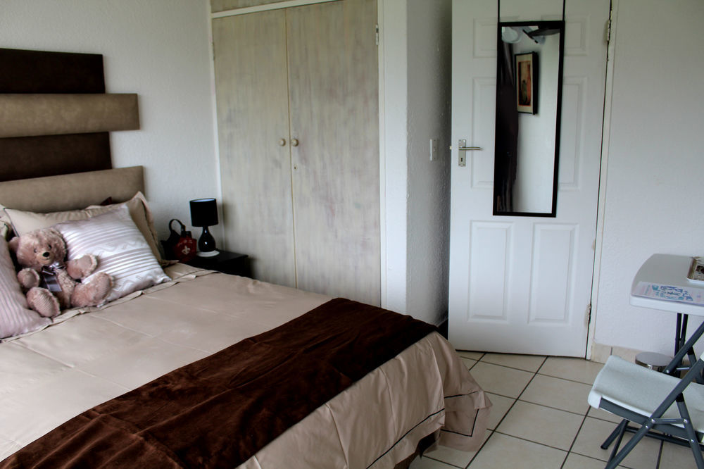 2 Op Terblanche Guesthouse Boksburg Bagian luar foto